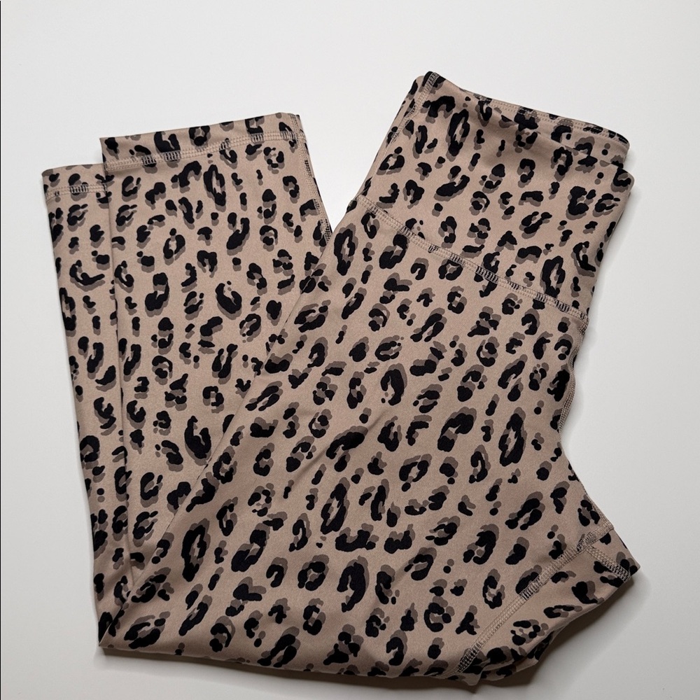 Old Navy active Elevate women’s leggings Tan and black leopard print